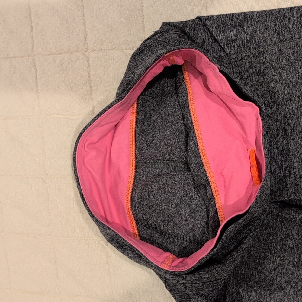 Lululemon Cropped Leggings In Grey With Mesh Panels Size 4 - Picture 3 of 5